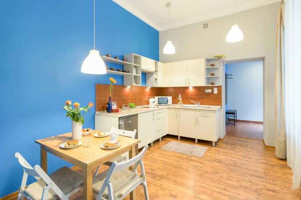 The Quiet Blue Home In The City Center! Krakow Ngoại thất bức ảnh